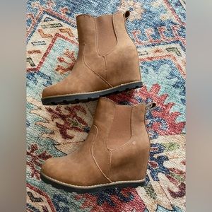 Universal Thread Wedge Booties size 6.5